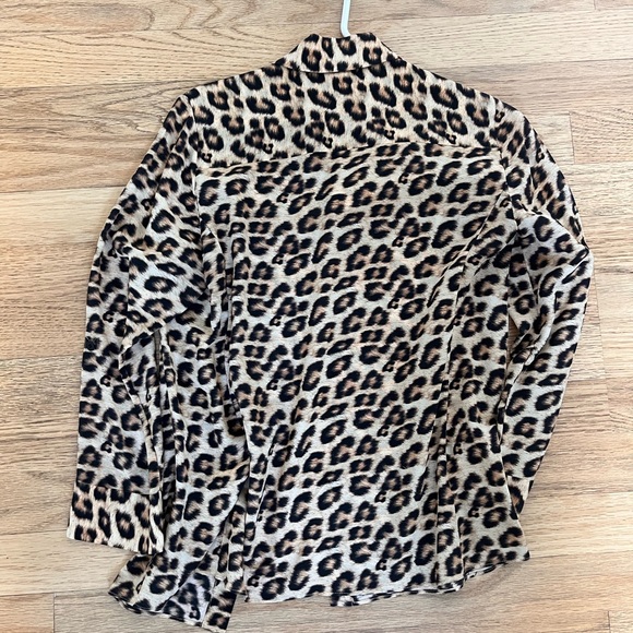 Alice + Olivia BUTTON DOWN LEOPARD BLOUSE - Picture 3 of 3